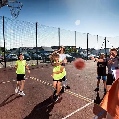 In Near & Pool Nyaraló *