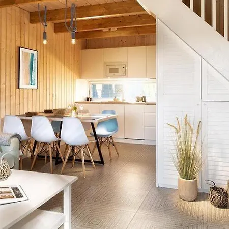 In Near & Pool Nyaraló