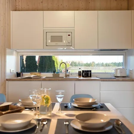 Comfortable Homes With Pool Holiday home *