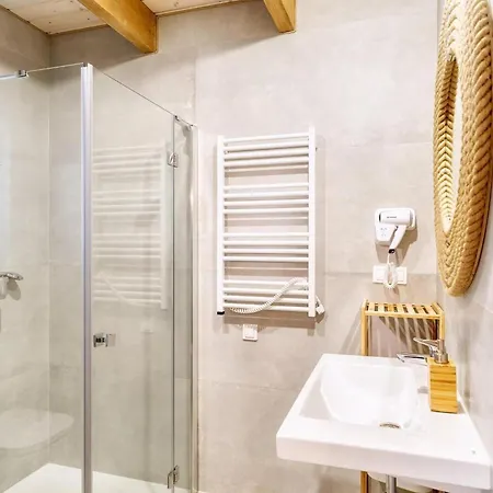 Nyaraló In Near & Pool