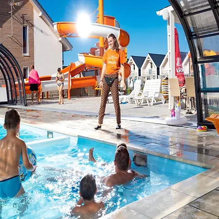 Comfortable Homes With Pool Holiday home Sarbinowo